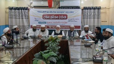 শিক্ষার সর্বস্তরে ধর্মীয় শিক্ষা বাধ্যতামূলক করার দাবি