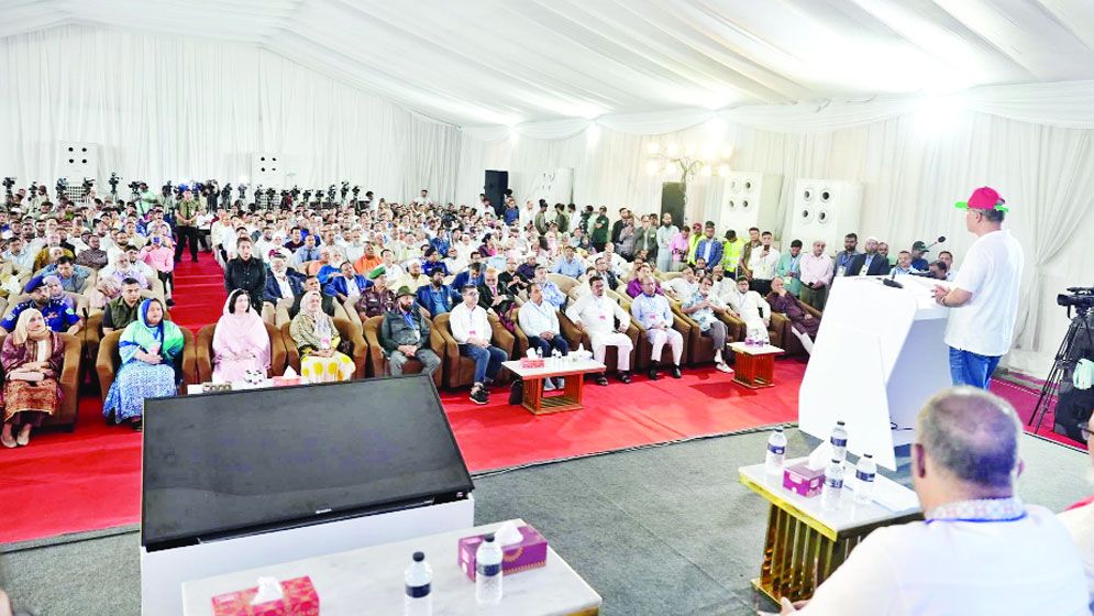 কেউ প্রকাশ্যে, কেউ বা গোপনে ষড়যন্ত্র করছে