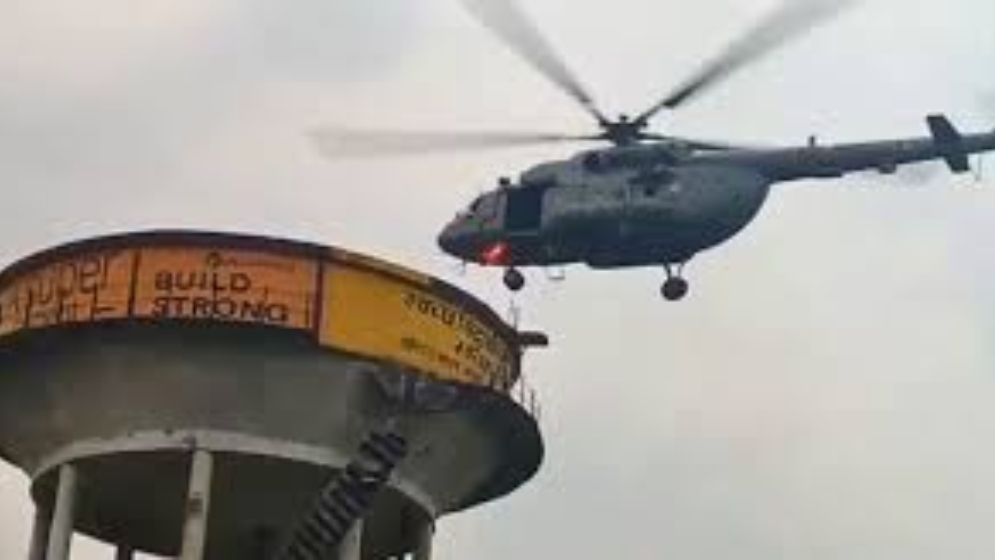 রিল বানাতে গিয়ে ১৬ ঘণ্টা পানির ট্যাংকে আটকা, হেলিকপ্টারে উদ্ধার