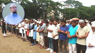 জুতা পরে জানাজার পড়া যাবে কি, যা বললেন শায়খ আহমাদুল্লাহ