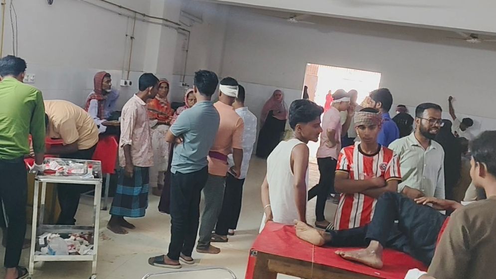 ভৈরবে আম পাড়াকে কেন্দ্র করে সংঘর্ষ, আহত ৩০
