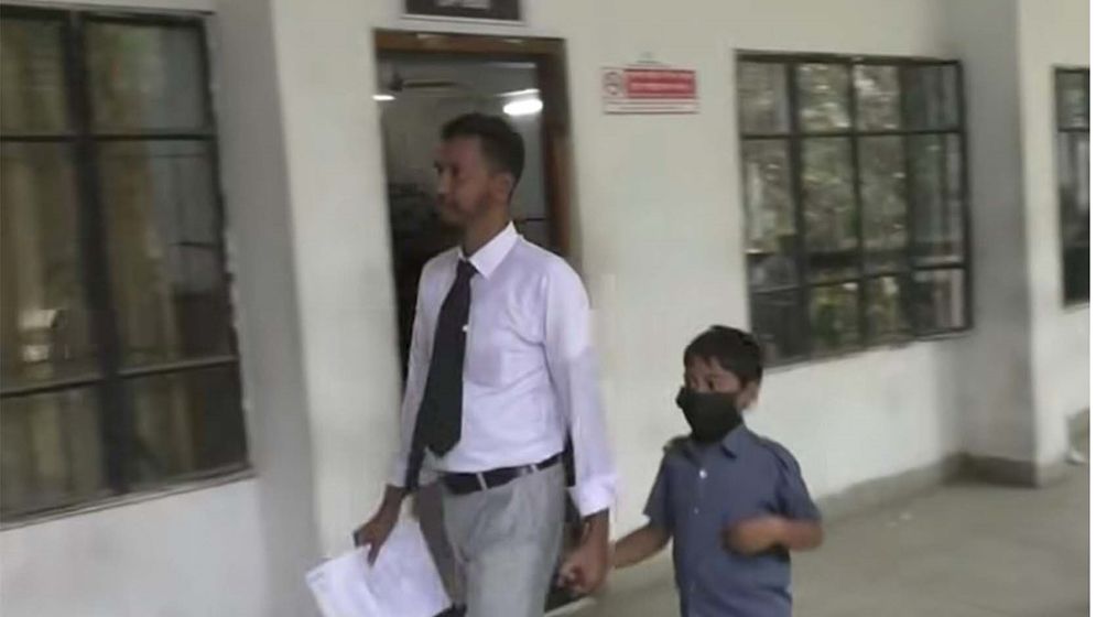 ২১ বছর দেখিয়ে শিশুর নামে মামলা, বাদীর বিরুদ্ধে মামলার নির্দেশ