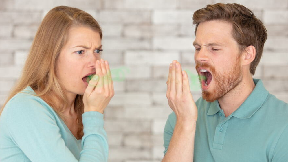 মুখে দুর্গন্ধ? দূর করার ৮টি সহজ ও কার্যকর উপায়