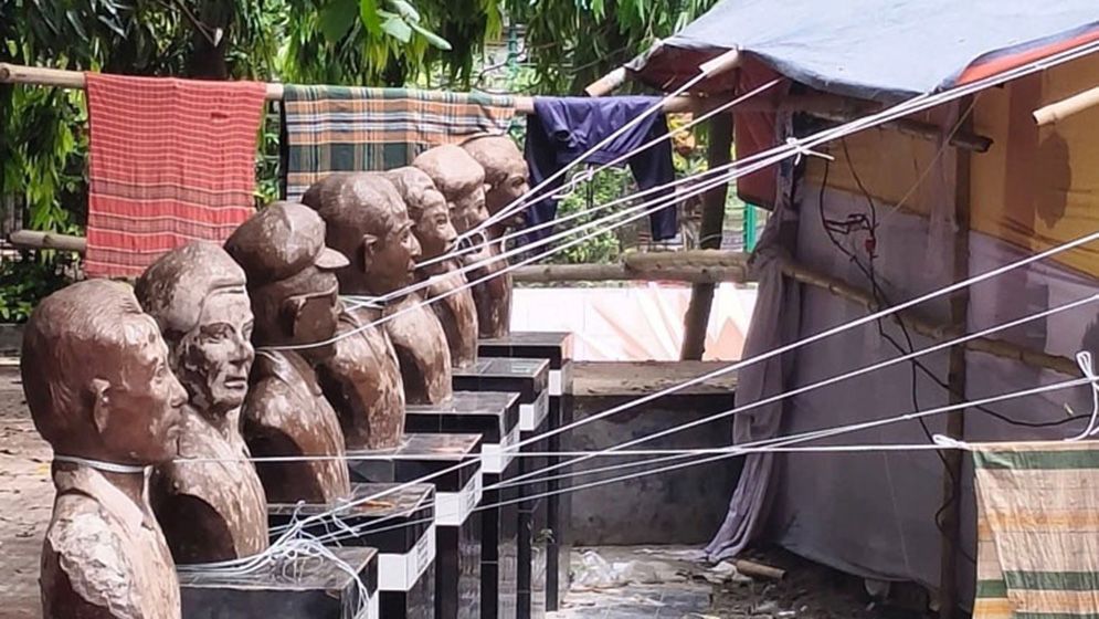 সাত বীরশ্রেষ্ঠ ভাস্কর্যের গলায় দড়ি, সমালোচনার ঝড়