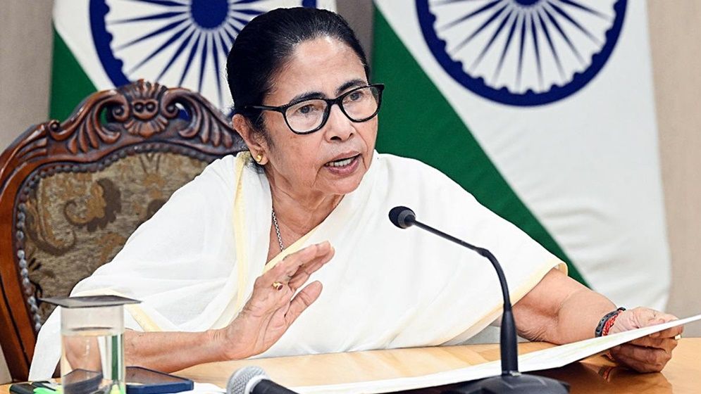 পদত্যাগ করতে নারাজ মমতা, না করলে কী হবে