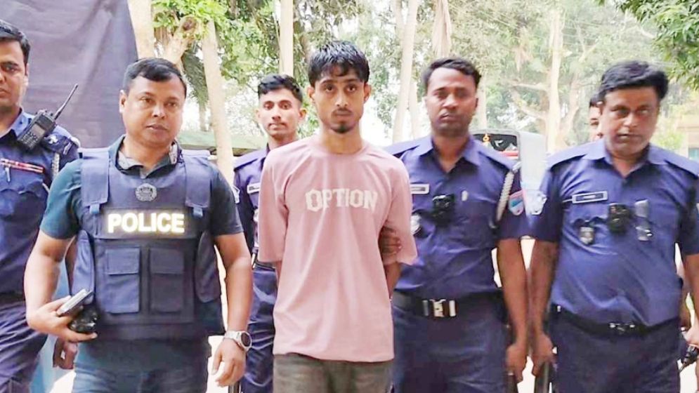 ঘুমন্ত স্ত্রীকে বটি দিয়ে কুপিয়ে হত্যা