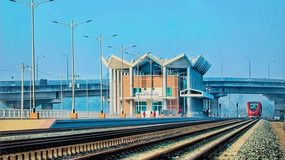 ৫২ কোটি টাকার স্টেশনে ট্রেন থামে মাত্র একটি