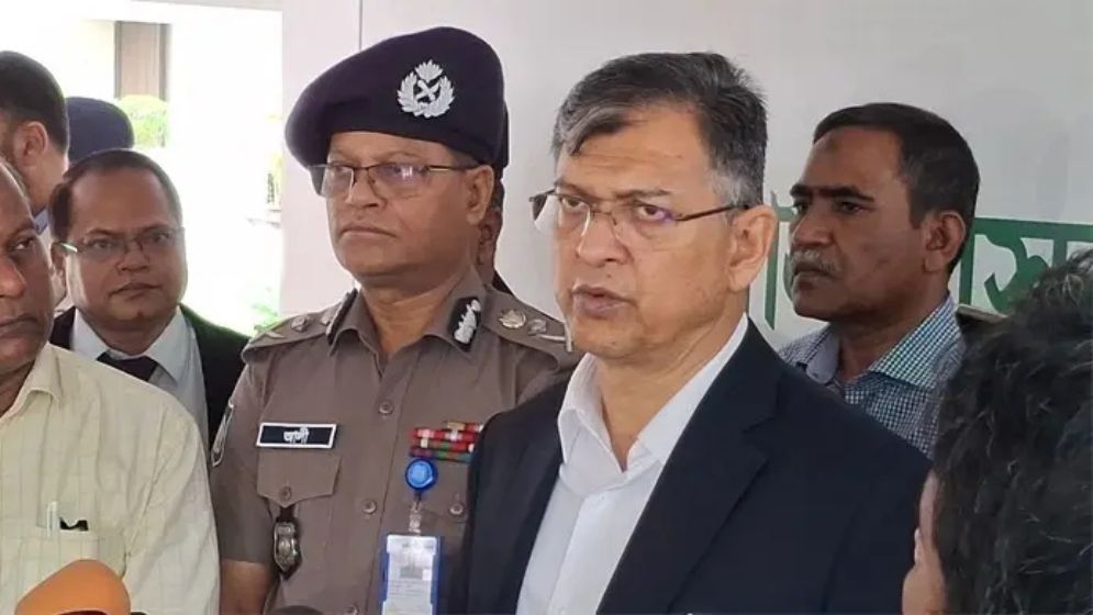 অবৈধ অস্ত্র উদ্ধারে ডিসিদের তৎপর হওয়ার নির্দেশ স্বরাষ্ট্রমন্ত্রীর