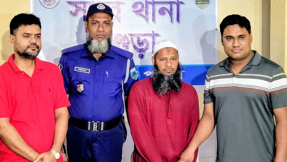 বগুড়ায় চিকিৎসার নামে শিক্ষার্থীকে ধর্ষণ, ‘কবিরাজ’ গ্রেফতার