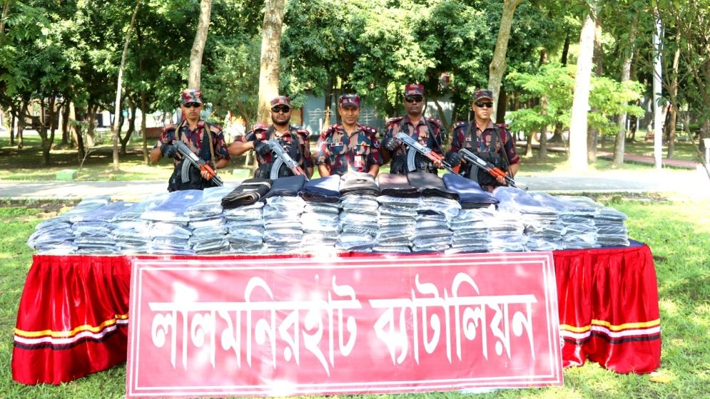 ফুলবাড়ী সীমান্তে ৩০ লাখ টাকার ভারতীয় প্যান্ট পিস জব্দ