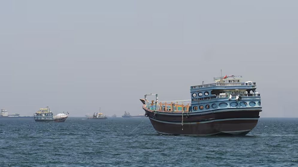 হরমুজে চলাচলকারী বাণিজ্যিক জাহাজগুলোকে সহায়তা করবে ইরান