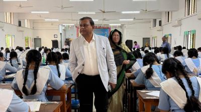 এসএসসি পরীক্ষাকেন্দ্র পরিদর্শনে মাধ্যমিক ও উচ্চশিক্ষা বিভাগের সচিব