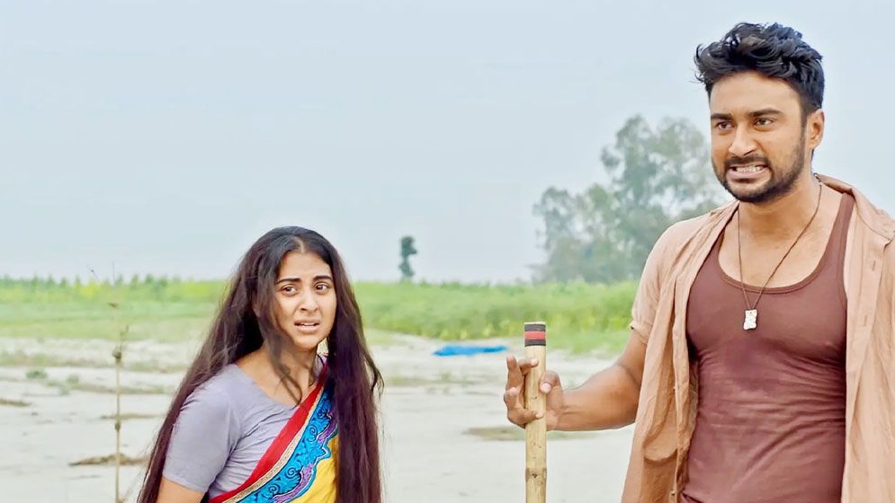 মুক্তি পেল ‘সর্দারবাড়ির খেলা’, প্রচারে নেই রোশান-বুবলী; কেন?