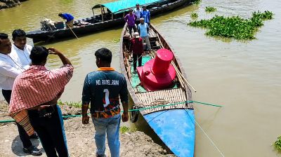 কালবৈশাখীর তাণ্ডবে পদ্মায় ভুট্টাবাহী দুই ট্রলারডুবি