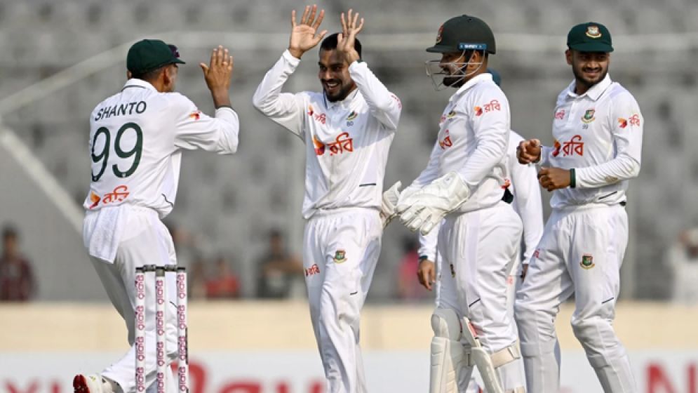 ৪১৩ রান করেও স্বস্তিতে নেই টাইগাররা