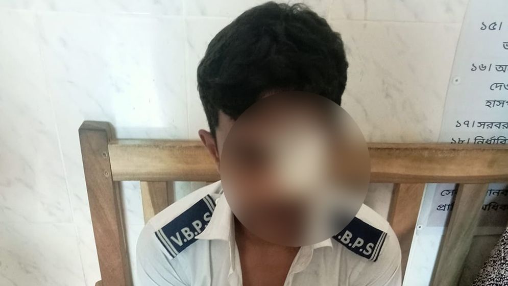 উত্তরপত্র দেখতে না দেওয়ায় সহপাঠীর ঘুসিতে পরীক্ষার্থী হাসপাতালে