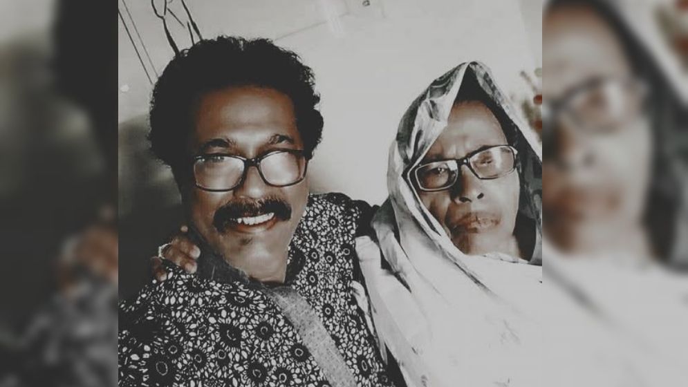 ‘মা এখন বহুদূরে, আকাশের তারা হয়ে জ্বলছে’