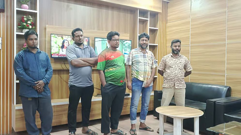 মাদক ব্যবসায়ীকে ছাড়াতে গিয়ে আটক বিএনপি-জামায়াতের ৫ নেতা