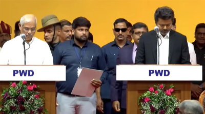 তামিলনাড়ুর মুখ্যমন্ত্রী হিসেবে শপথ নিলেন বিজয়