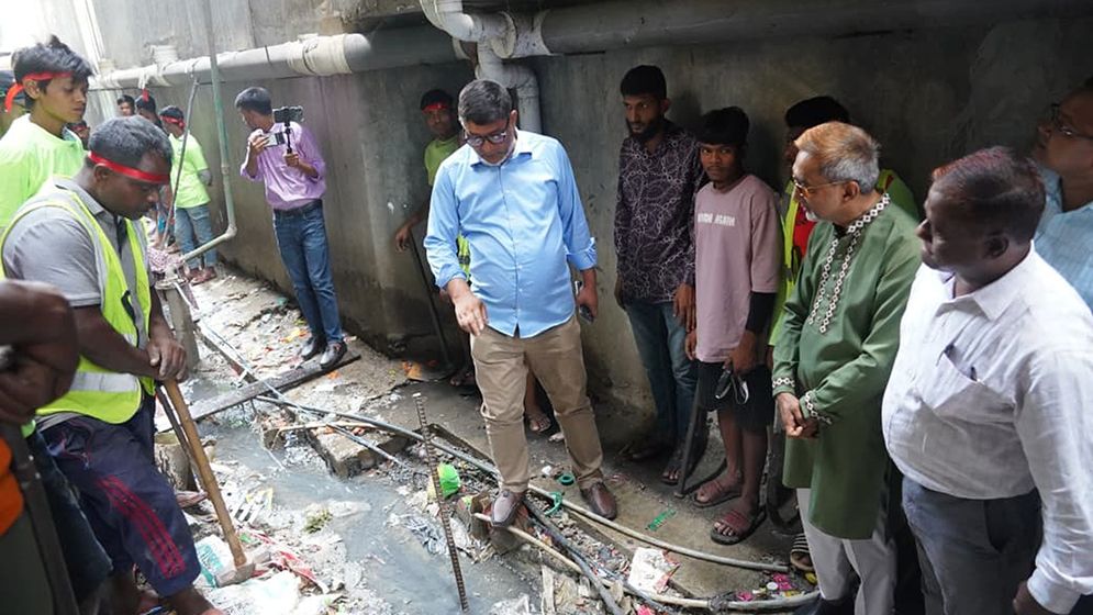 ময়মনসিংহে ড্রেন দখল করে ভবন নির্মাণ, বহির্ভূত অংশ অপসারণ