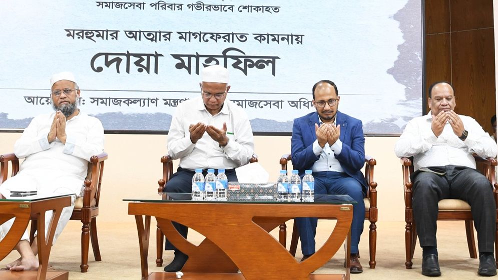 ‘যাদের মা-বাবা পৃথিবী থেকে চলে গেছেন তাদের জন্য আল্লাহর কাছে বেশি বেশি দোয়া করা উচিত’