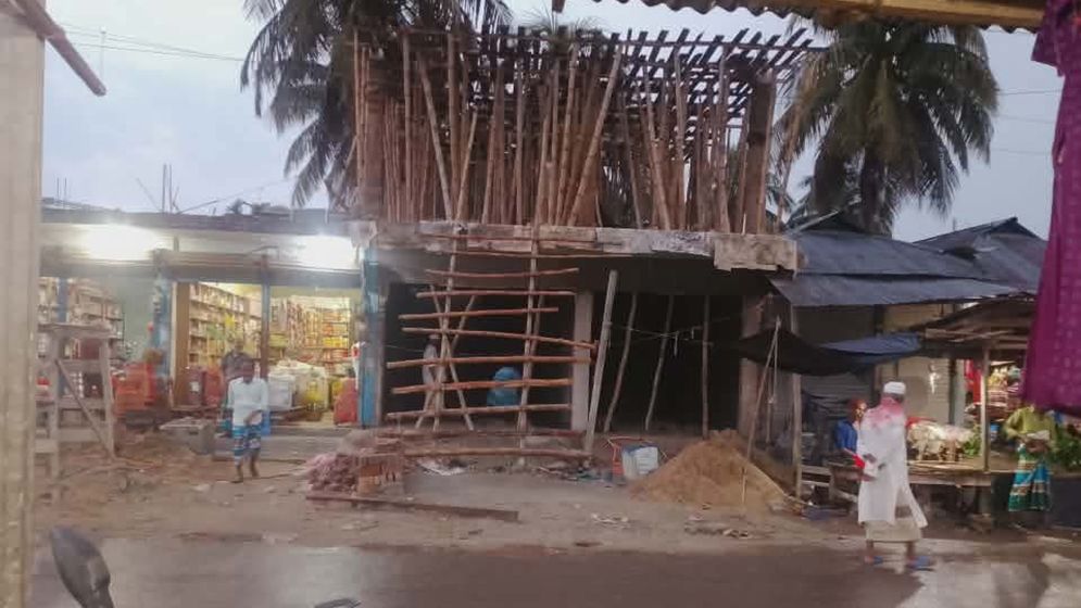 মসজিদের ৬০ কোটি টাকার জমি দখল, ডিসি-এসিল্যান্ডের বিরুদ্ধে মামলা