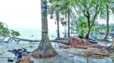 ঝড়-জলোচ্ছ্বাসের আগেই ভাঙছে কুয়াকাটা সৈকত