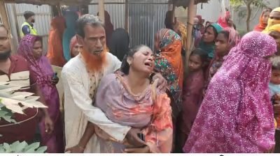 ঘরের সিঁধ কেটে ঢুকে বৃদ্ধকে কুপিয়ে হত্যা, রক্তমাখা অবস্থায় আটক ১