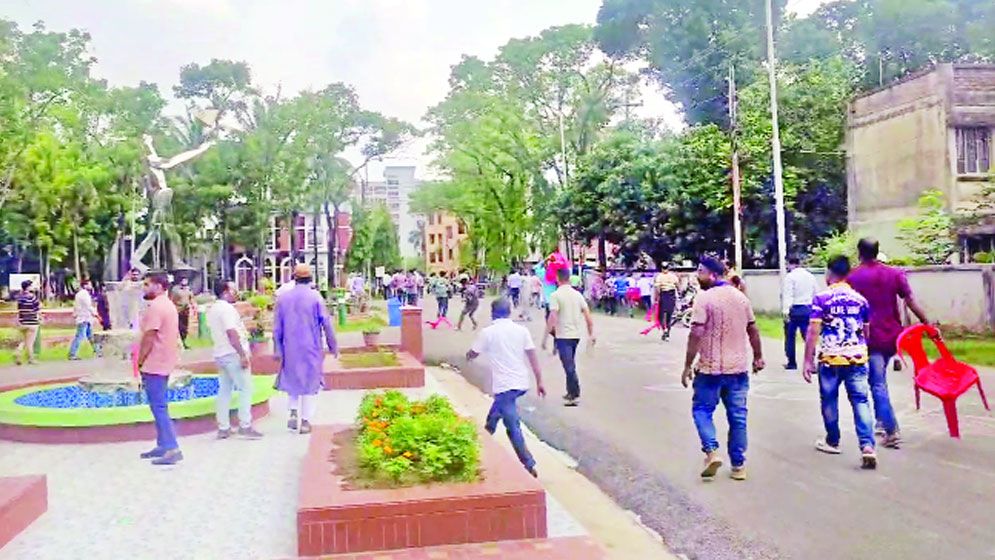 পবিপ্রবিতে বহিষ্কৃত যুবদল নেতার নেতৃত্বে হামলা