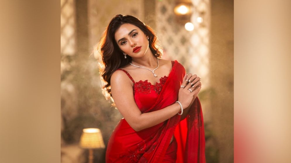 চাকচিক্যের আড়ালে প্রতিদিনই আমাদের স্ট্রাগল করতে হয়: ফারিয়া