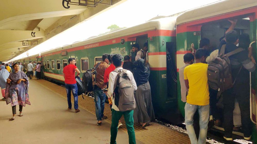 ঈদুল আজহায় ট্রেনে নারীদের জন্য পৃথক কামরা বরাদ্দ রাখার নির্দেশ