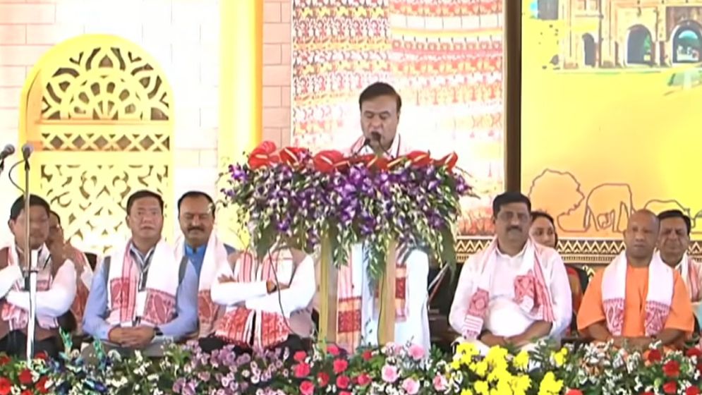 দ্বিতীয়বারের মতো আসামের মুখ্যমন্ত্রী হিসেবে শপথ নিলেন হিমন্ত বিশ্বশর্মা