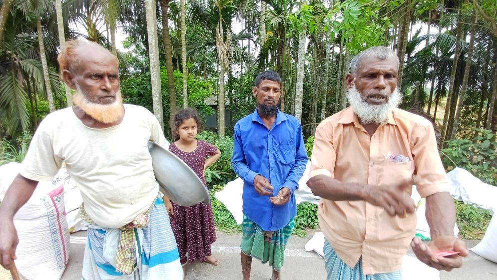 রায়পুরে বোরো ধানের ন্যায্যমূল্য না পেয়ে দিশেহারা কৃষক