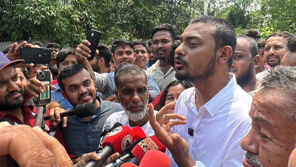 স্বরাষ্ট্রমন্ত্রী শুধু সংবিধান বোঝেন, সার্বভৌমত্ব বোঝেন না: নাসীরুদ্দীন পাটওয়ারী