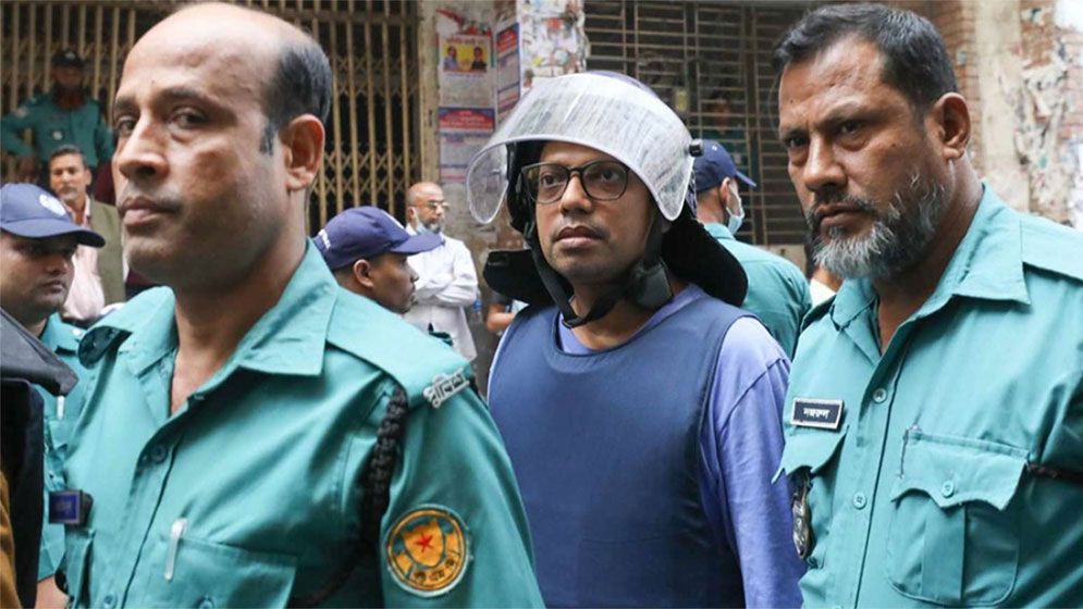 পলকের হাড় ভাঙা বা সরে যাওয়ার প্রমাণ মেলেনি