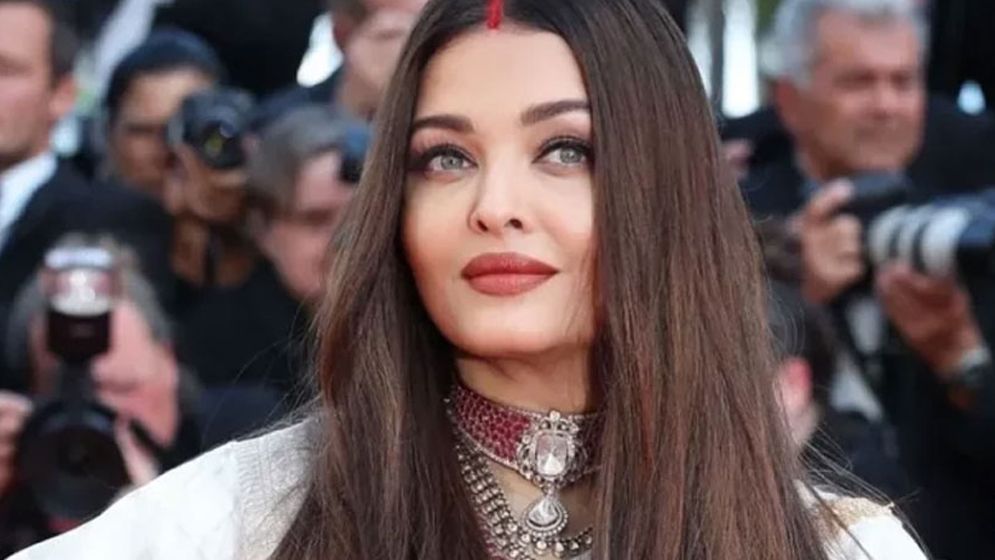 কান প্রচারণায় ঐশ্বরিয়ার অনুপস্থিতি ঘিরে বিতর্ক