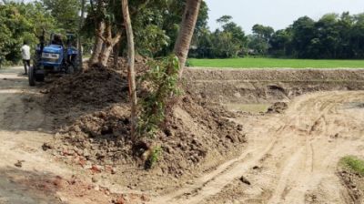 নবাবগঞ্জে অবৈধভাবে কৃষিজমির মাটি কাটায় ৮ জনকে কারাদণ্ড