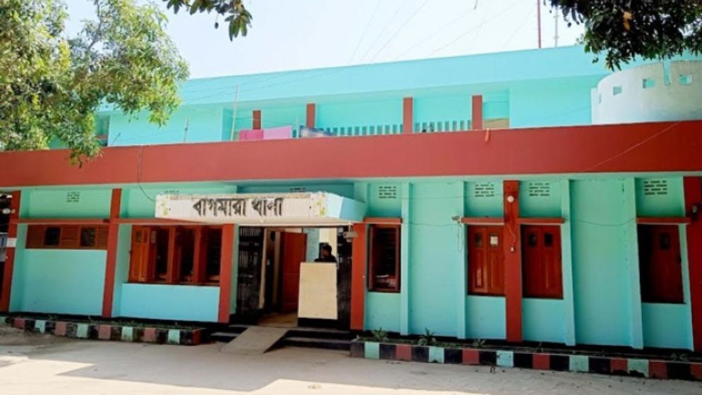 কান ধরে ক্ষমা চাইলেন যুবক, মুচলেকা দিয়ে মুক্তি