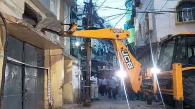 কলকাতায়ও শুরু হলো বুলডোজার অভিযান