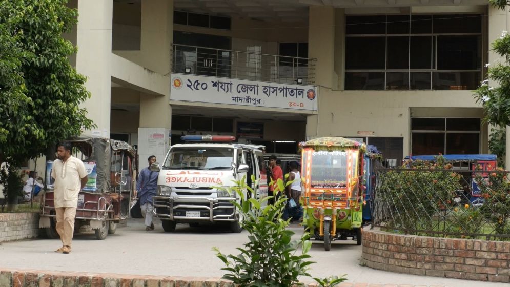 গ্রেফতার এড়াতে ১৯ পিস ইয়াবা গিলে খেল যুবক, অতঃপর...