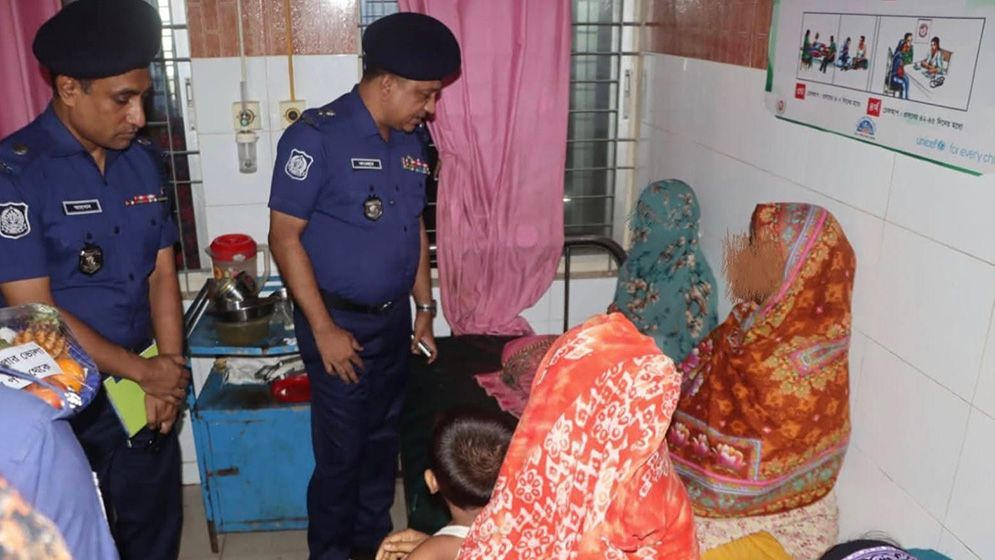 জামরুল খাওয়ানোর লোভ দেখিয়ে কিশোরীকে ধর্ষণ