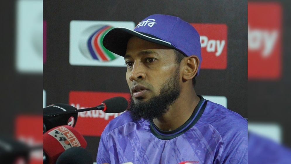 ‘অভিভাবক’ মুশফিক যেভাবে দলকে আগলে রাখেন