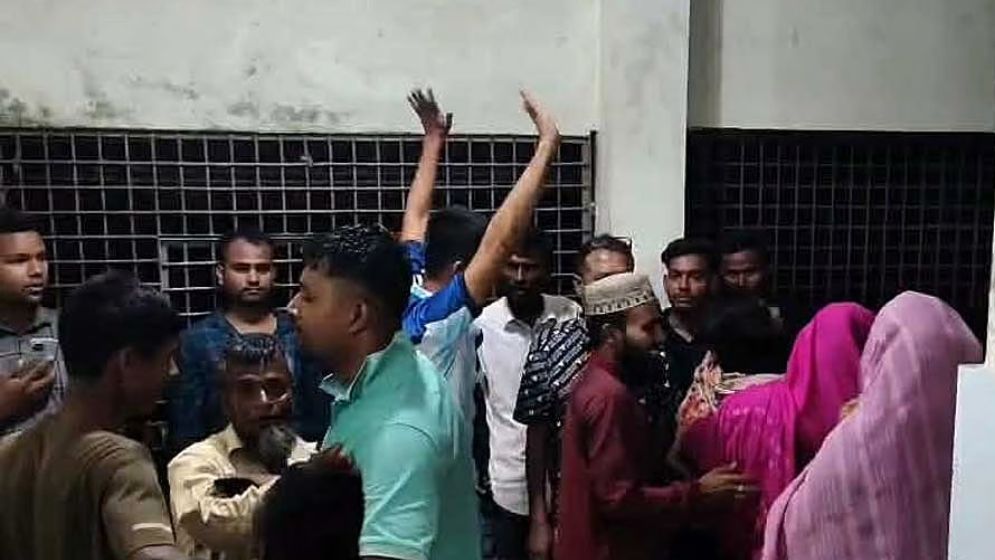 ফেসবুকে ‘হা হা’ রিঅ্যাক্ট দেওয়াকে কেন্দ্র করে বিএনপি কর্মীদের হামলা, নারীর মৃত্যু