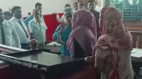 আদালতে ২ আইনজীবীর সংঘর্ষ-জুতা নিক্ষেপ, শোকজ