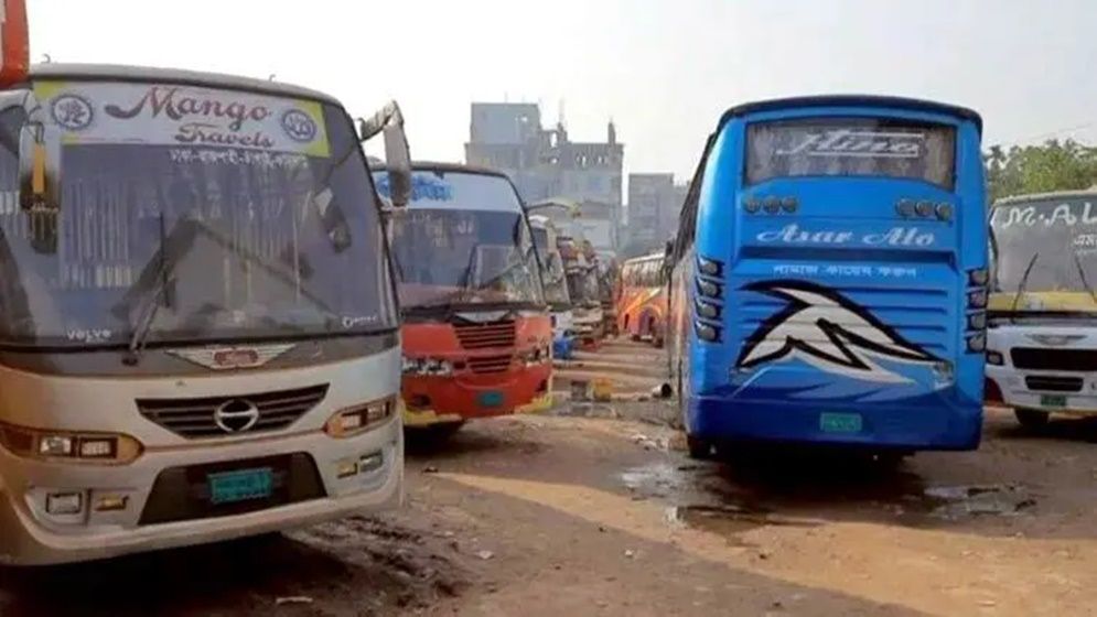 রাজশাহীতে আন্তঃজেলা ও দূরপাল্লার বাস চলাচল বন্ধ, ভোগান্তিতে যাত্রীরা