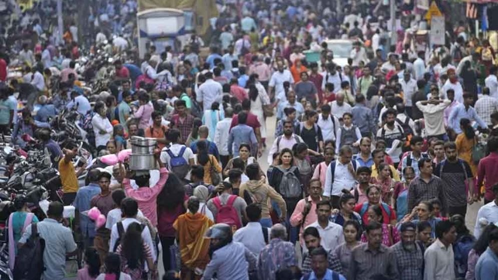 ১৪২ কোটি জনগণের ভারতে উলটো সুর, বেশি সন্তান নিতে প্রণোদনার ঘোষণা