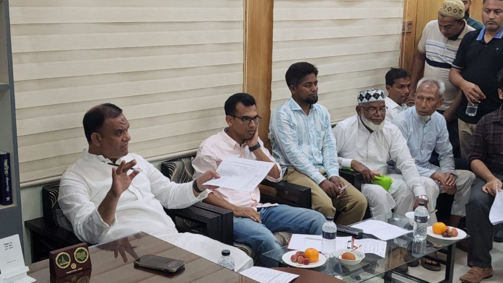 শরীয়তপুরে শিক্ষাপ্রতিষ্ঠানে গরুর হাট বসানো যাবে না: হুইপ