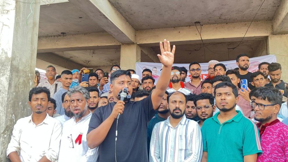 ঘুস-তদবির নয়, মেধা দিয়েই গড়তে হবে নতুন বাংলাদেশ: হাসনাত