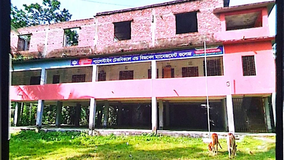 অধ্যক্ষের ঘুষিতে দাঁত পড়ে গেল কম্পিউটার অপারেটরের