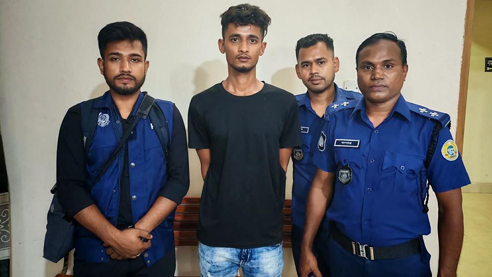 লঞ্চে নিয়ে তরুণীকে ধর্ষণের পর ঢাকায় রেখে পালিয়ে যায় সৌরভ